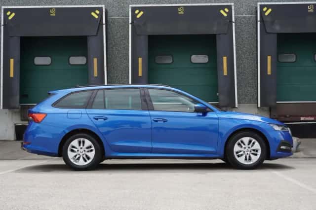 Škoda Octavia (2023) thumbnail 3