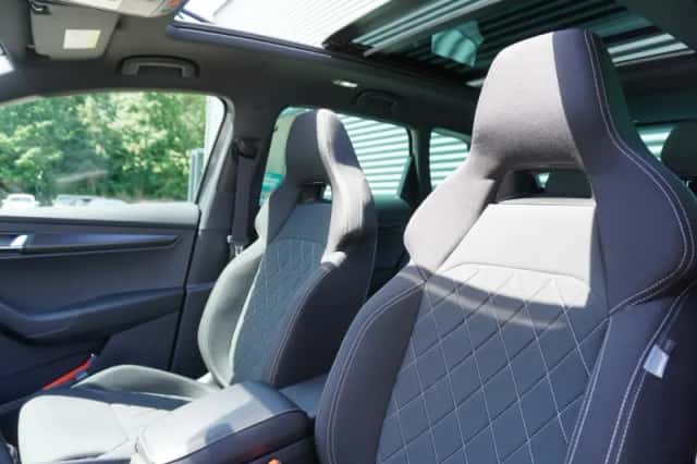 Škoda Karoq (2023) thumbnail 4