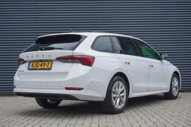 Škoda Octavia (2023) thumbnail 2