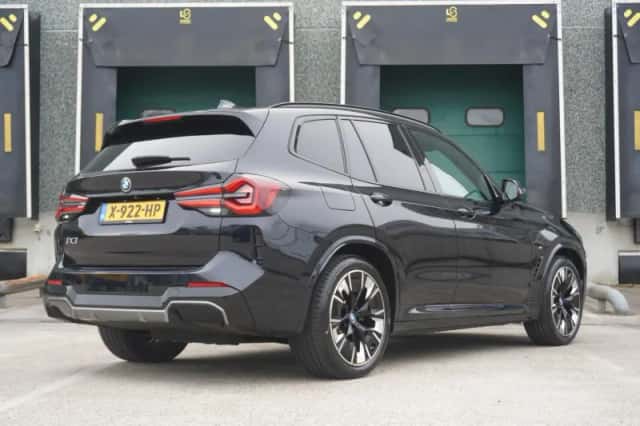 BMW iX3 (2023) thumbnail 2