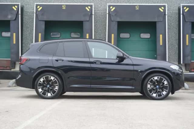 BMW iX3 (2023) thumbnail 3