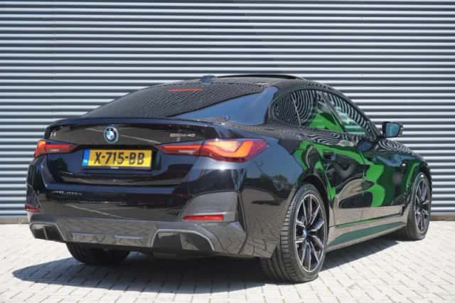 BMW i4 (2023) thumbnail 2