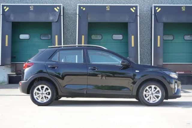 Kia Stonic (2023) thumbnail 3