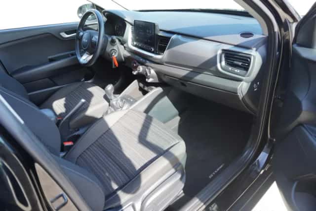 Kia Stonic (2023) thumbnail 5