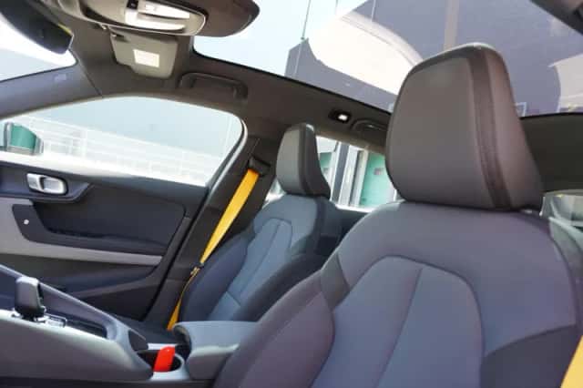 Polestar 2 (2023) thumbnail 4