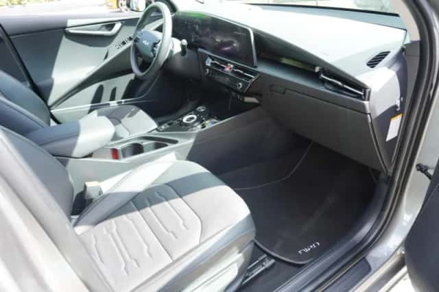 Kia Niro EV (2024) thumbnail 5