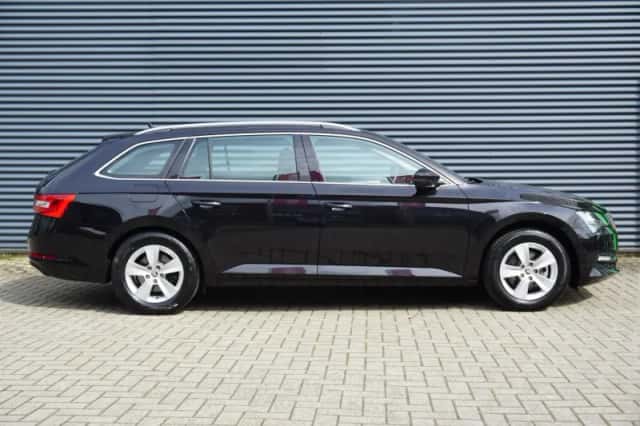 Škoda Superb (2022) thumbnail 3