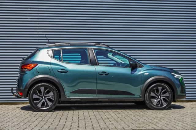Dacia Sandero Stepway (2024) thumbnail 3
