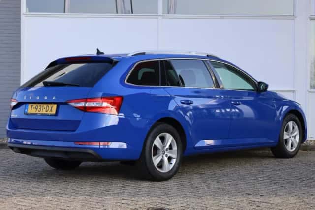 Škoda Superb (2023) thumbnail 2