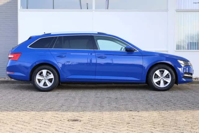 Škoda Superb (2023) thumbnail 3