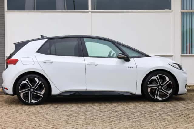 Volkswagen ID.3 (2025) thumbnail 3