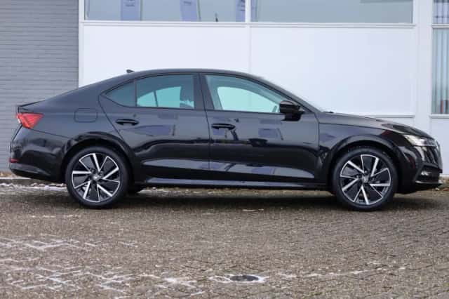 Škoda Octavia (2024) thumbnail 3