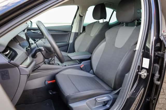 Škoda Octavia (2024) thumbnail 4
