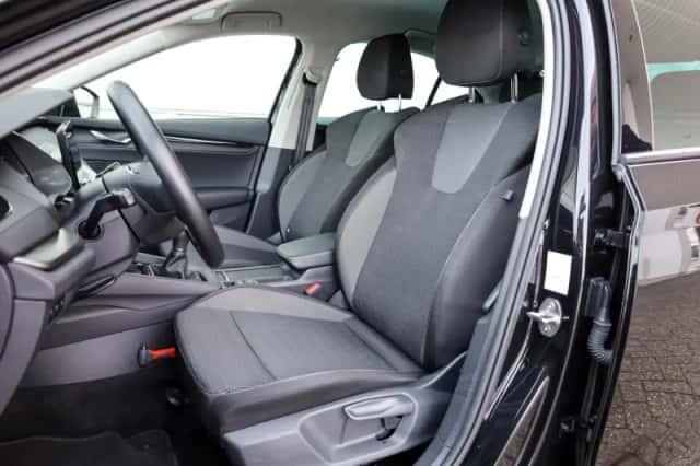 Škoda Octavia (2024) thumbnail 4