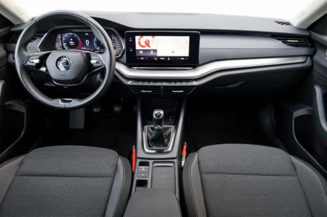 Škoda Octavia (2024) thumbnail 5