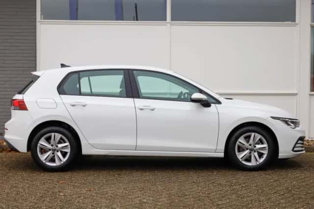 Volkswagen Golf (2022) thumbnail 3