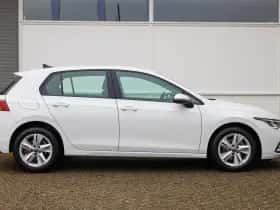 Volkswagen Golf (2022) thumbnail 3