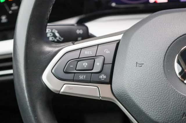 Volkswagen Golf (2022) thumbnail 23