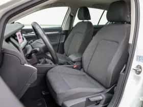 Volkswagen Golf (2022) thumbnail 4