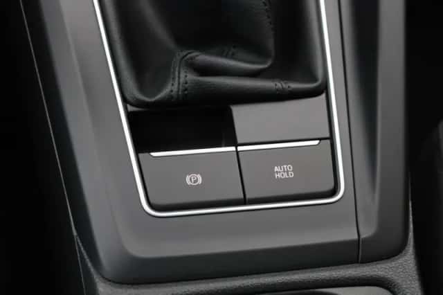 Volkswagen Golf (2022) thumbnail 33