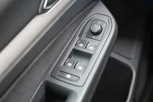 Volkswagen Golf (2022) thumbnail 34