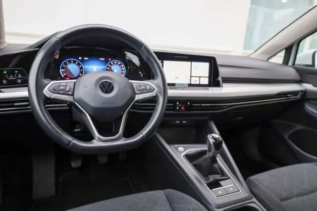 Volkswagen Golf (2022) thumbnail 36