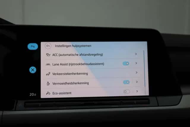 Volkswagen Golf (2022) thumbnail 40