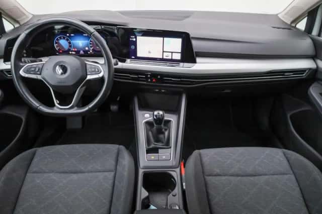 Volkswagen Golf (2022) thumbnail 5