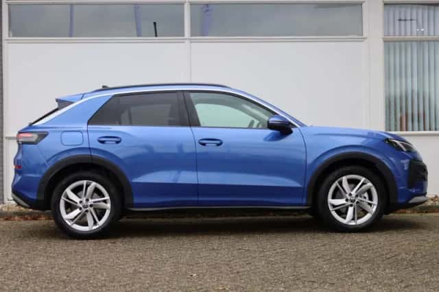 Volkswagen T-Roc (2025) thumbnail 3