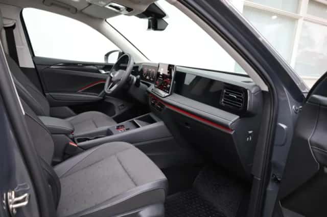 Volkswagen Tiguan (2025) thumbnail 35