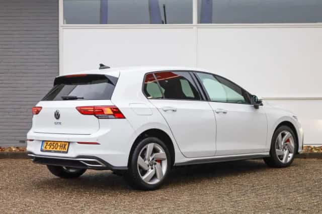 Volkswagen Golf (2022) thumbnail 2