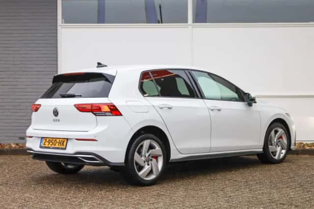 Volkswagen Golf (2022) thumbnail 2