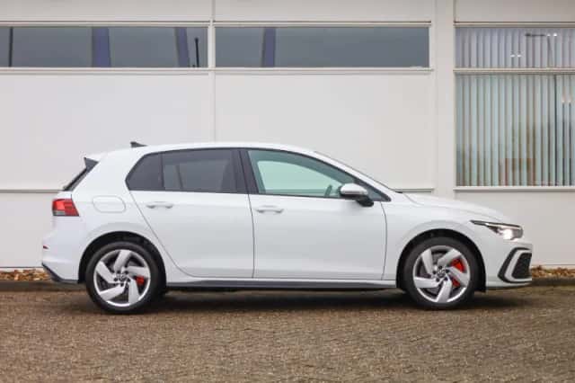 Volkswagen Golf (2022) thumbnail 3