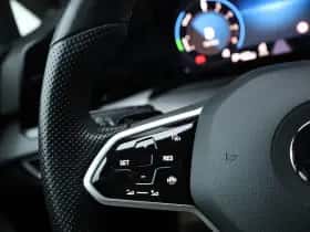 Volkswagen Golf (2022) thumbnail 23