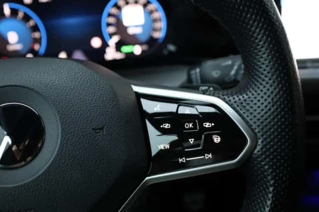 Volkswagen Golf (2022) thumbnail 24
