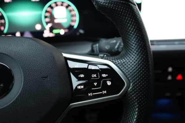 Volkswagen Golf (2022) thumbnail 30