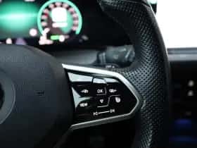 Volkswagen Golf (2022) thumbnail 30