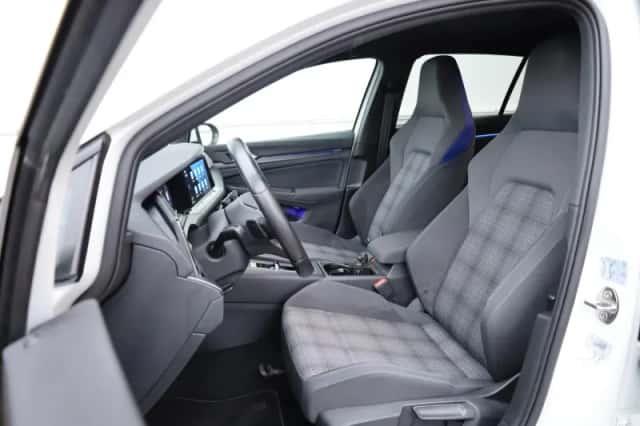 Volkswagen Golf (2022) thumbnail 4