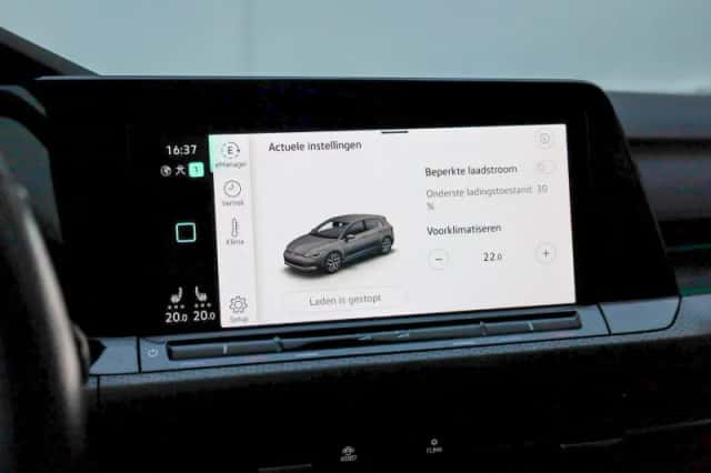 Volkswagen Golf (2022) thumbnail 33