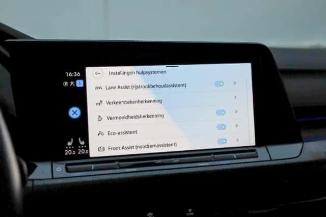 Volkswagen Golf (2022) thumbnail 36