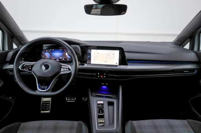 Volkswagen Golf (2022) thumbnail 5