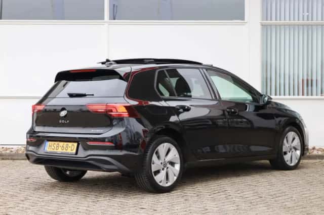 Volkswagen Golf (2025) thumbnail 2