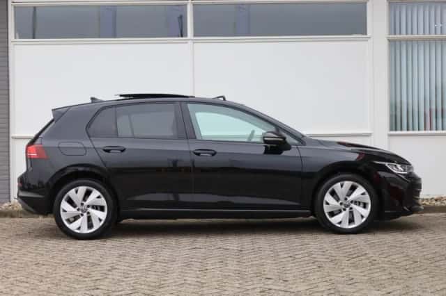 Volkswagen Golf (2025) thumbnail 3