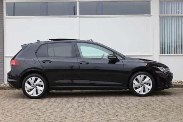 Volkswagen Golf (2025) thumbnail 3
