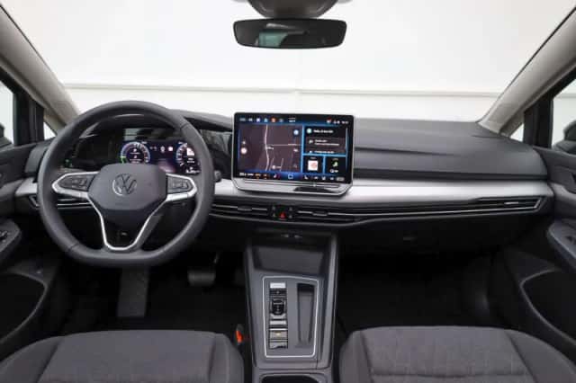 Volkswagen Golf (2025) thumbnail 5