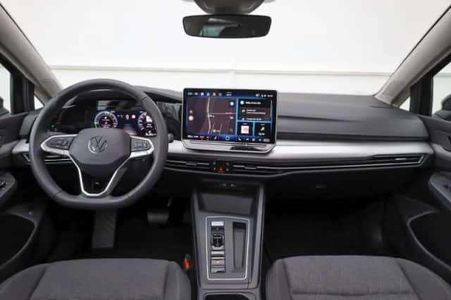 Volkswagen Golf (2025) thumbnail 5