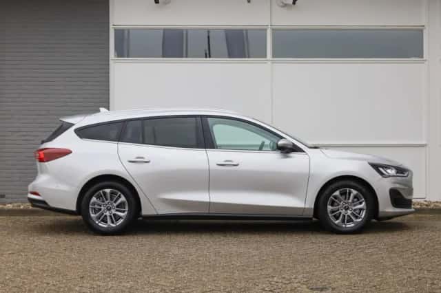 Ford Focus (2024) thumbnail 3