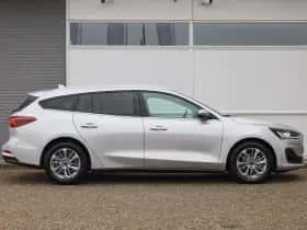 Ford Focus (2024) thumbnail 3