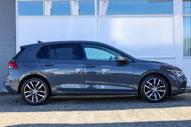 Volkswagen Golf (2021) thumbnail 3