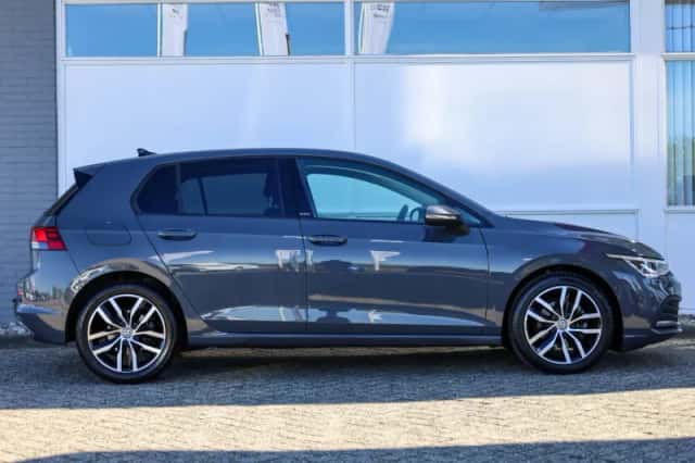 Volkswagen Golf (2021) thumbnail 3